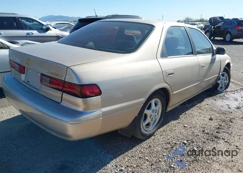 1998 Toyota Camry Le z USA, uszkodzony, nr VIN JT2BG28K0W0185903